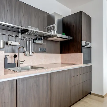 Daire Splendid 1bdmapartment Near Shopping Mall & Metro