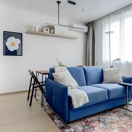 Splendid 1bdmapartment Near Shopping Mall & Metro