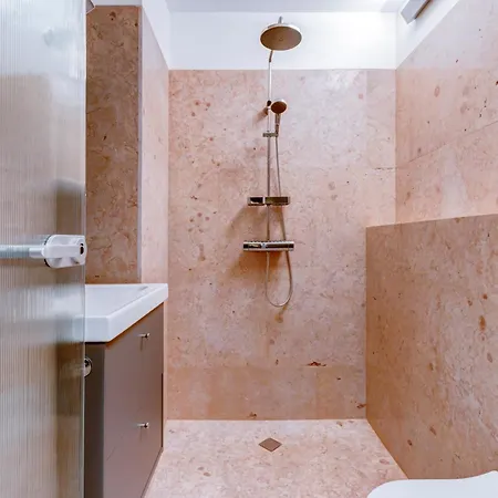 Splendid 1bdmapartment Near Shopping Mall & Metro 아파트 *