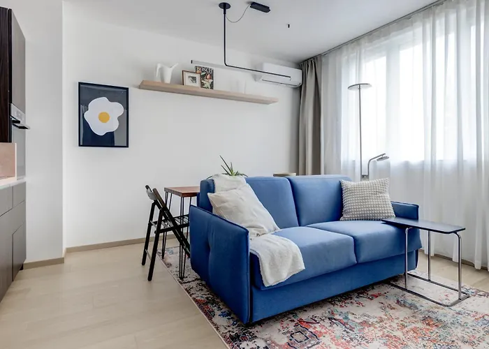 Splendid 1bdmapartment Near Shopping Mall & Metro