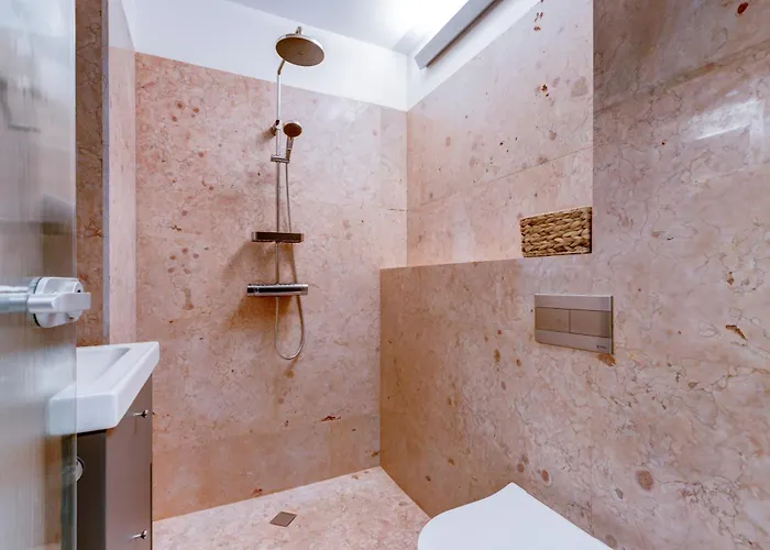 Splendid 1bdmapartment Near Shopping Mall & Metro *